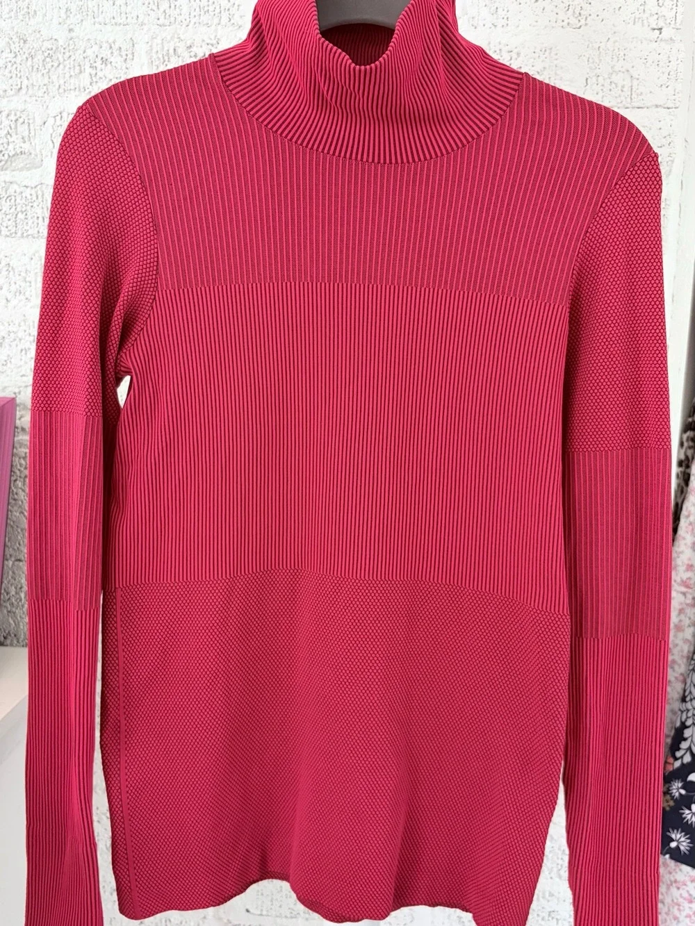 Athleta Flurry Red Ribbed Turtleneck Top Sweater in Canyon Red - Women's Medium